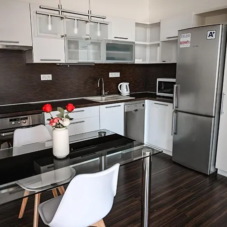 Апартаменты Bright And Cozy In Vienna Gate